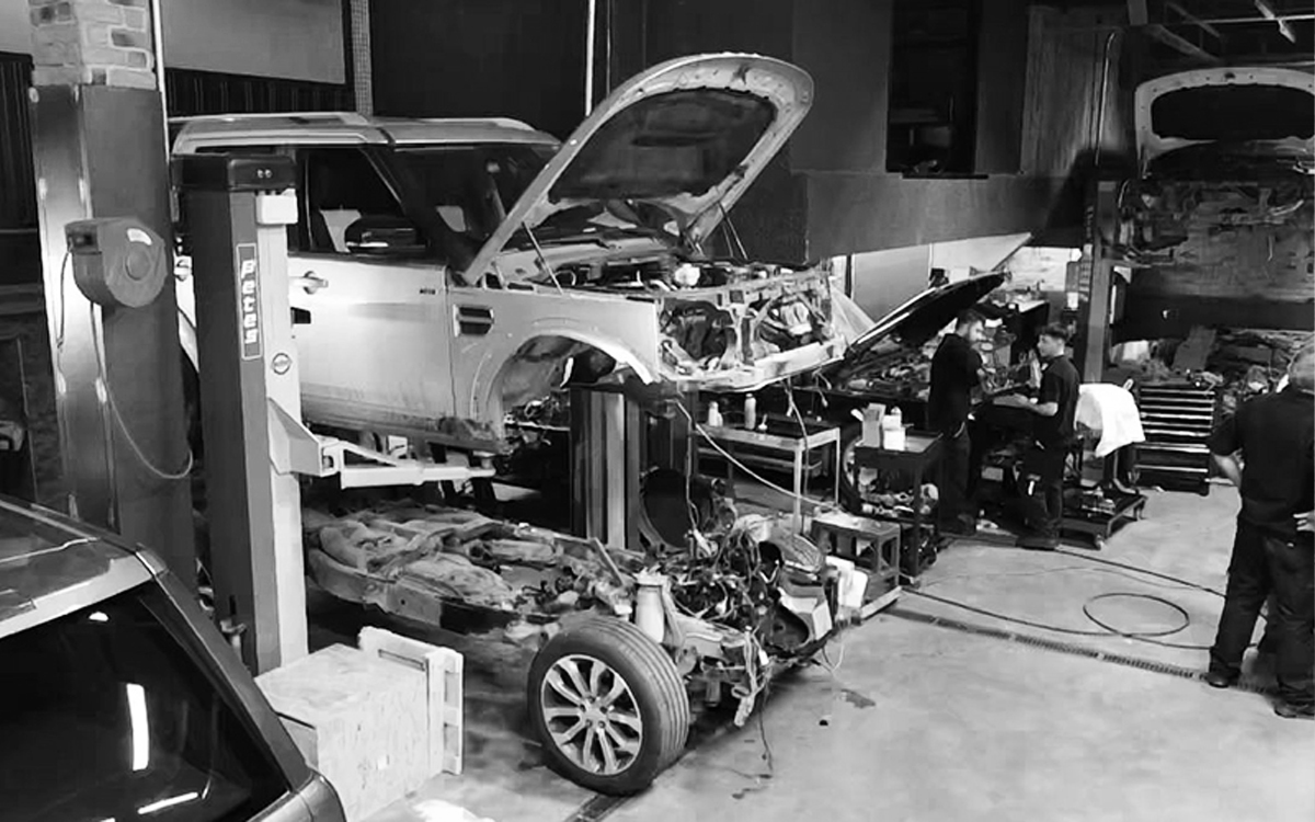 qarip-oto-main-page-banner-bw-4